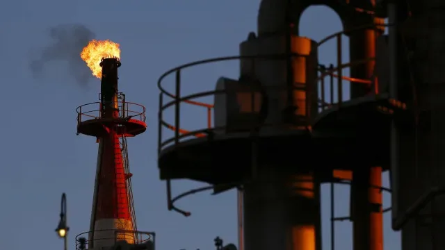 Alívio no petróleo! Brent afunda 3% e volta abaixo dos 90 dólares