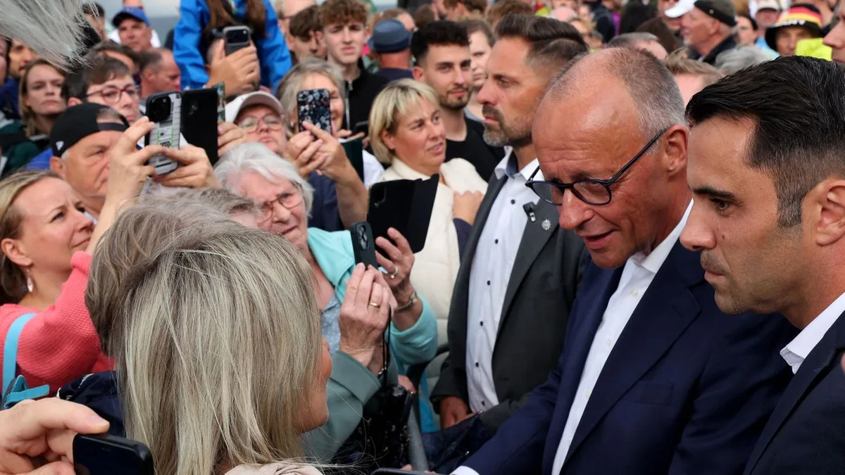 Parteien: Pfiffe für Merz bei seiner Wahlkampfpremiere im Osten