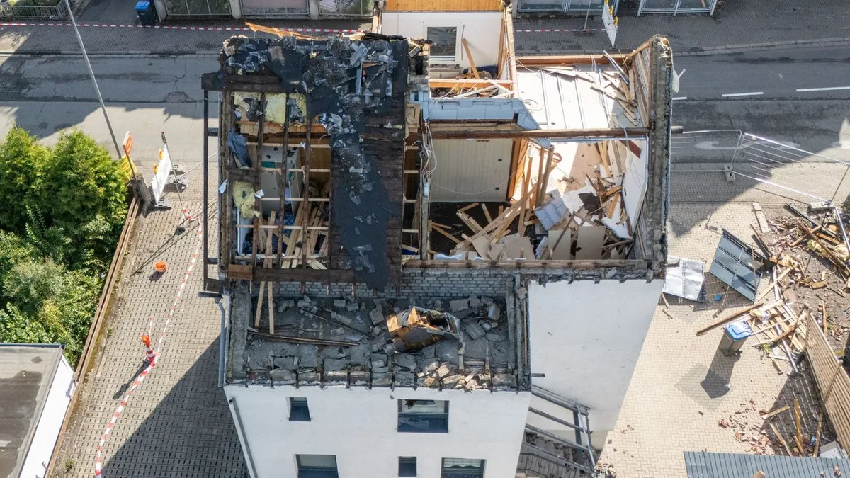 Unwetter in Hessen: Aufräumarbeiten nach Tornado - Häuser weiter unbewohnbar