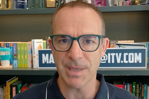 Martin Lewis tells iphone and android users ‘text 4 letter word now’
