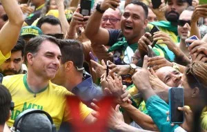 Ato de Flávio Bolsonaro reúne 8,9 mil pessoas no Rio, estima USP/Cebrap