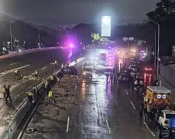 Lluvias en la Gran Caracas: deslizamiento de tierra obstaculiza tránsito en la Panamericana este #23Ago