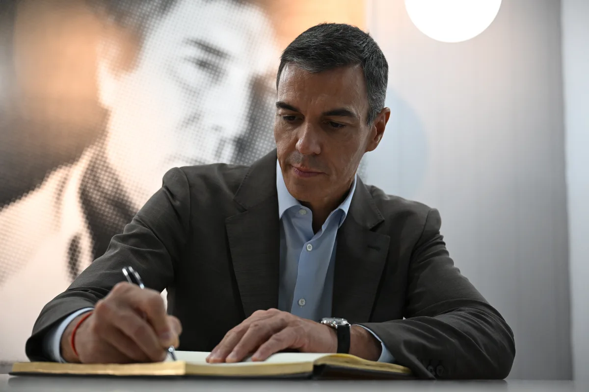 Sánchez ofrece la paz a los empresarios y acudirá a su gran cumbre en Madrid