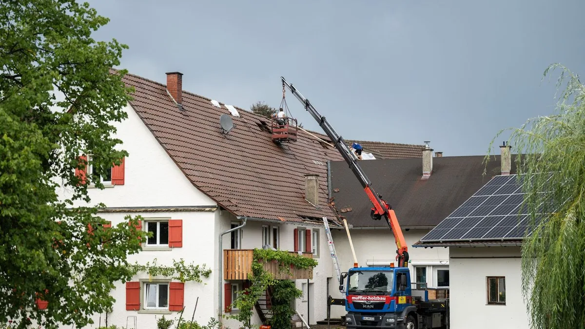 Über 200 Einsatzstellen: Feuerwehr: Aufräumarbeiten nach Unwetter werden Tage dauern
