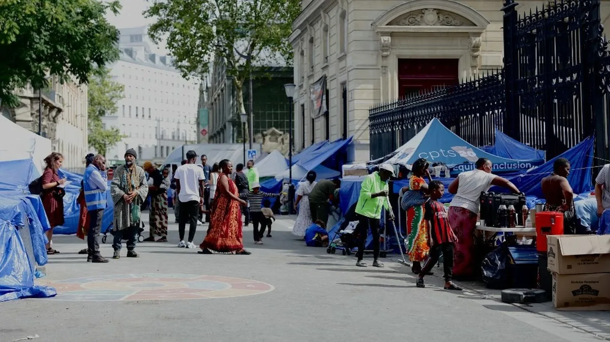 La ville de Paris annonce "la mise à l'abri" de 253 personnes installées dans la capitale, après l'évacuation de leur campement