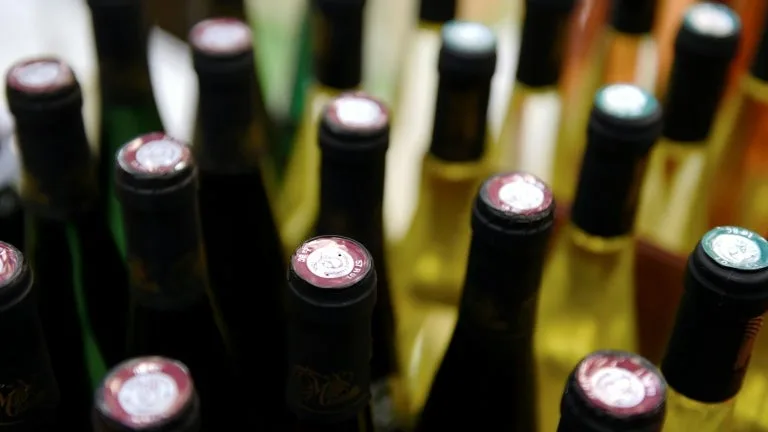 Il vendait son vin sous la fausse appellation Châteauneuf-du-Pape: 1,8 million d'euros saisis à un producteur occitan