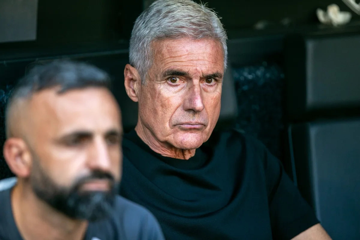 Grêmio tem pior derrota com Luís Castro e ouve gritos de olé; veja