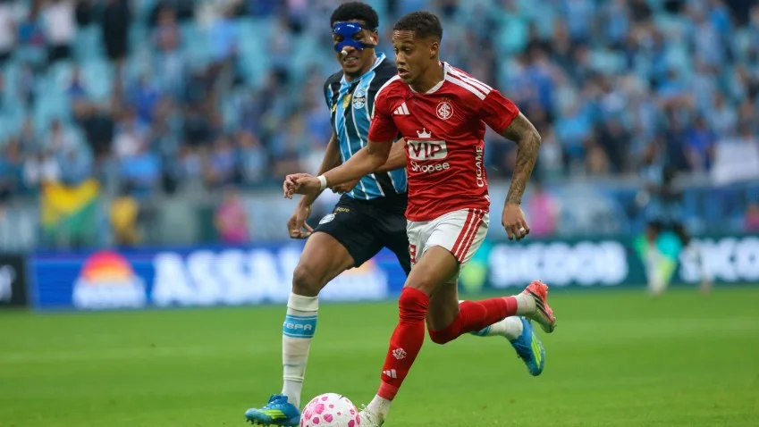 Grêmio busca empate no Gre-Nal, mas continua na zona de rebaixamento