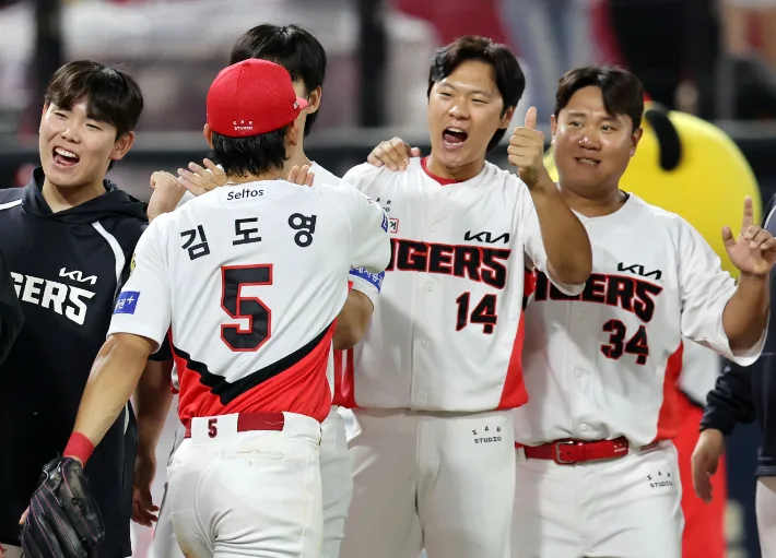 '거포냐, 번트냐'…KIA·LG, 지략과 세밀함의 승부