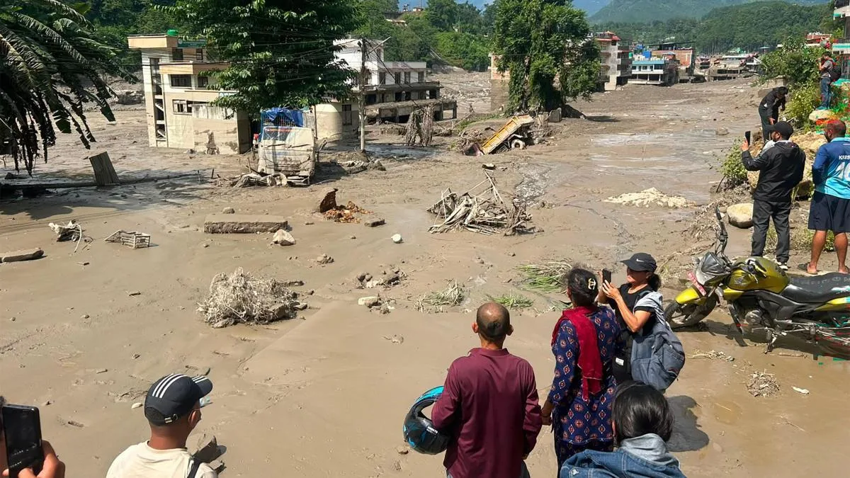 Una riada deja 16 muertos y cientos de turistas y peregrinos desaparecidos entre Nepal y Tíbet