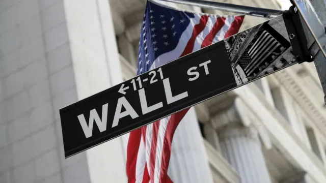 Wall Street fecha em baixa arrastada pelo custo do endividamento da IA