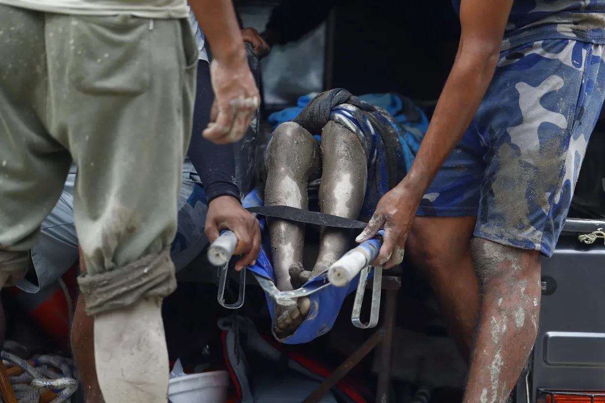 Ascienden a 270 los muertos por las inundaciones en el norte de Nepal, en la frontera con China