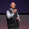 Vender obrigações e apostar em ouro e bitcoin. A receita de Dalio para enfrentar uma crise de dívida nos EUA
