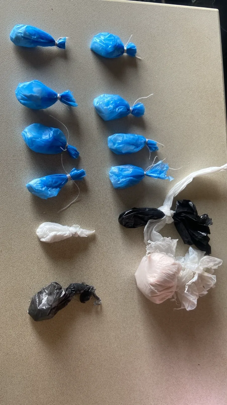 Dupla é presa em flagrante com cocaína e balança de precisão