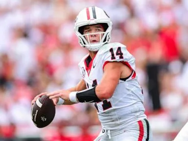 Gunner Stockton ties school record with 5 TD passes as No. 2 Georgia crushes Western Kentucky 70-20