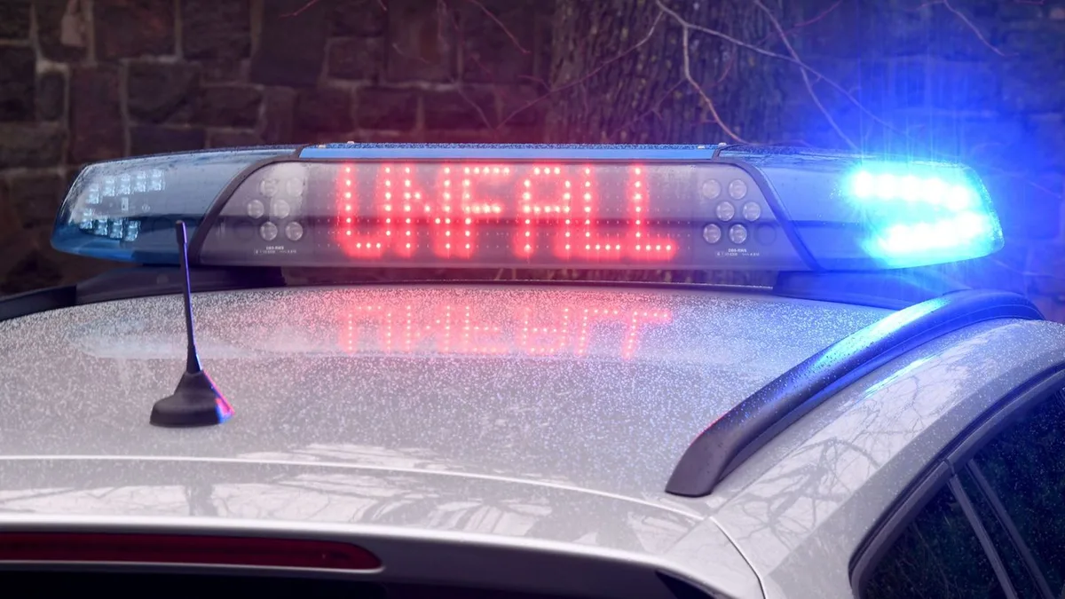 Notfälle: Autofahrer verunglückt auf B5 und stirbt
