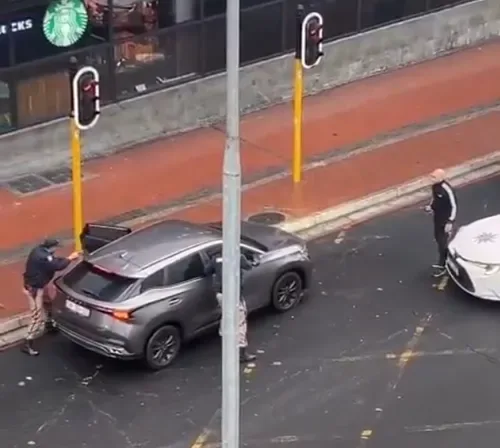 WATCH | Suspected abalone poachers arrested after high-speed Cape Town chase