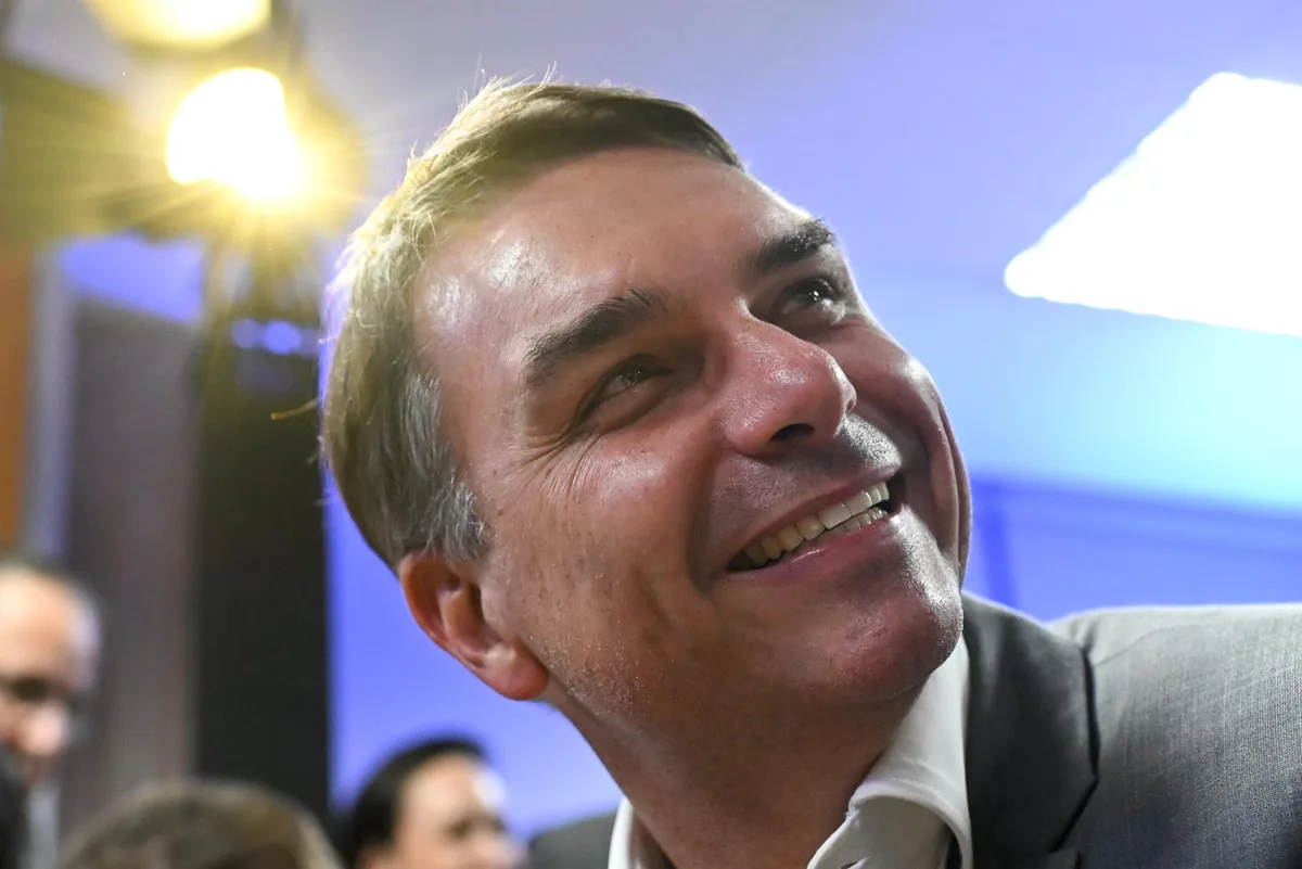 MDB sela apoio a Flávio Bolsonaro no segundo turno da eleição