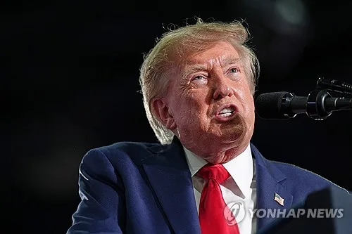 트럼프, 보복관세 캐나다에 "내년부터 자동차 관세 50%로" 반격
