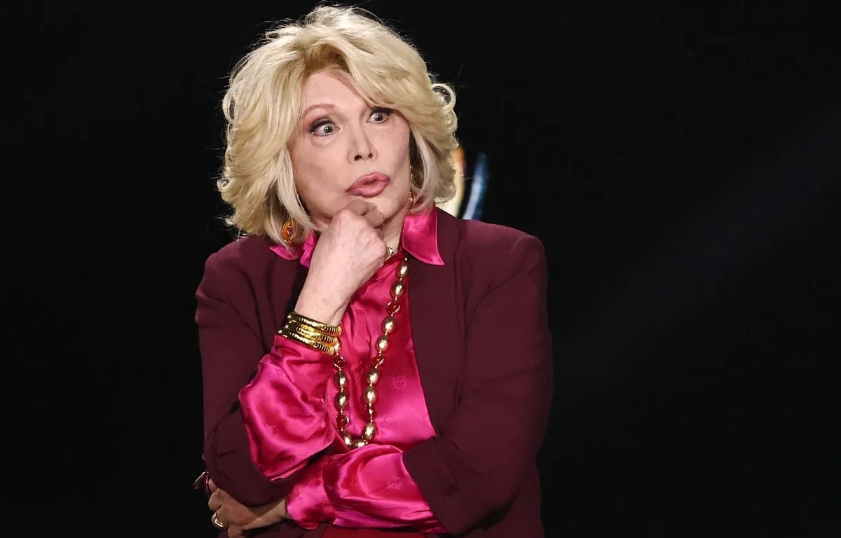 « Merci Miley Cyrus d’avoir copié ma chanson »… Pourquoi Amanda Lear l’accuse-t-elle de plagiat ?