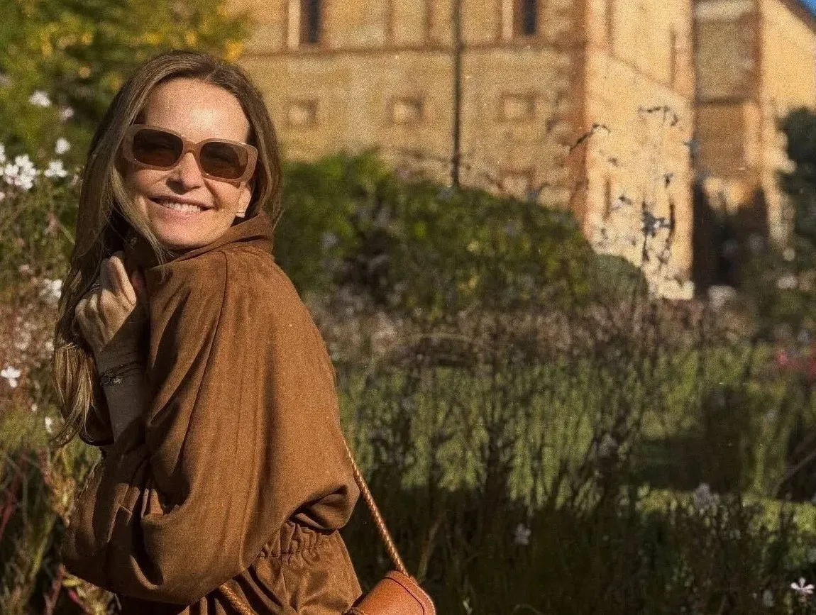 Atriz reconstrói cafezal em fazenda para refúgio da família