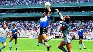 El balón de la "Mano de Dios" y el "Gol del Siglo" se subasta por más de $3 millones