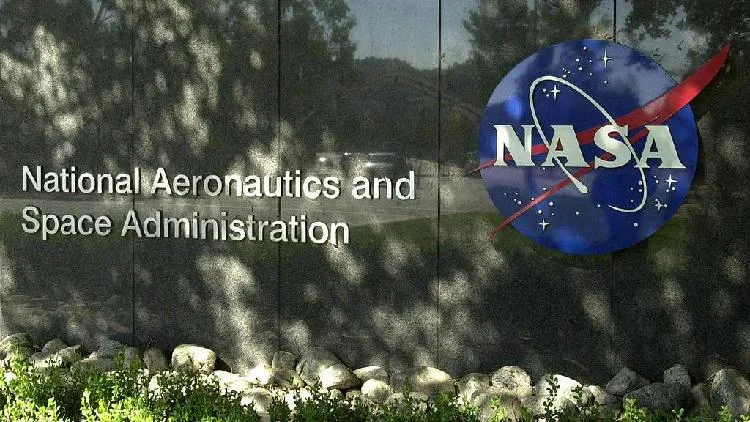 Trump signs memo to boost US commercial space launches