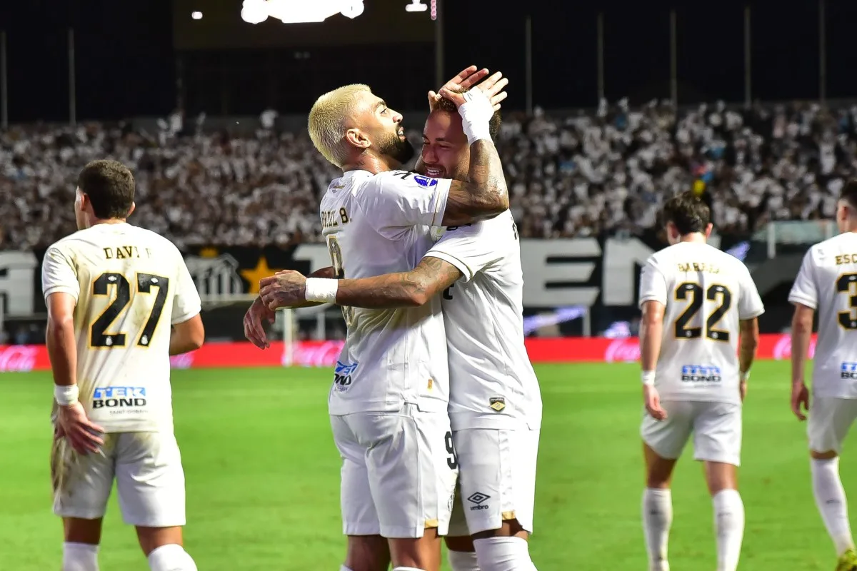 Santos vence duelo direto contra Vasco e deixa zona de rebaixamento