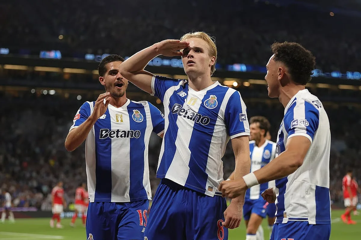 Cinco pontos para rivais diretos à 7.ª jornada têm valido sempre título ao FC Porto