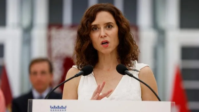 Ayuso acusa a Sánchez de "abandono" ante la crisis de Ceuta y ensalza la respuesta a los incendios
