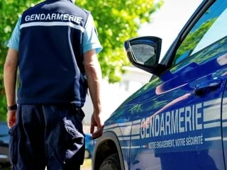 Un motard de 30 ans décède dans une collision avec un camion de 13 tonnes, en Normandie