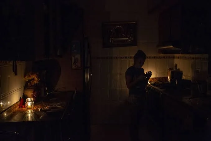 Crece preocupación de nuevo apagón en Venezuela tras fuerte fluctuación de luz la noche del #20Ago