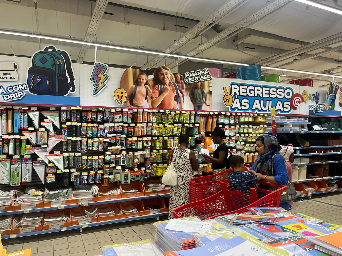 Famílias cortam no lazer e nas férias para suportar custos do regresso às aulas