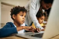 33% consideram educação como um desafio para jovens no Brasil, diz Ipsos