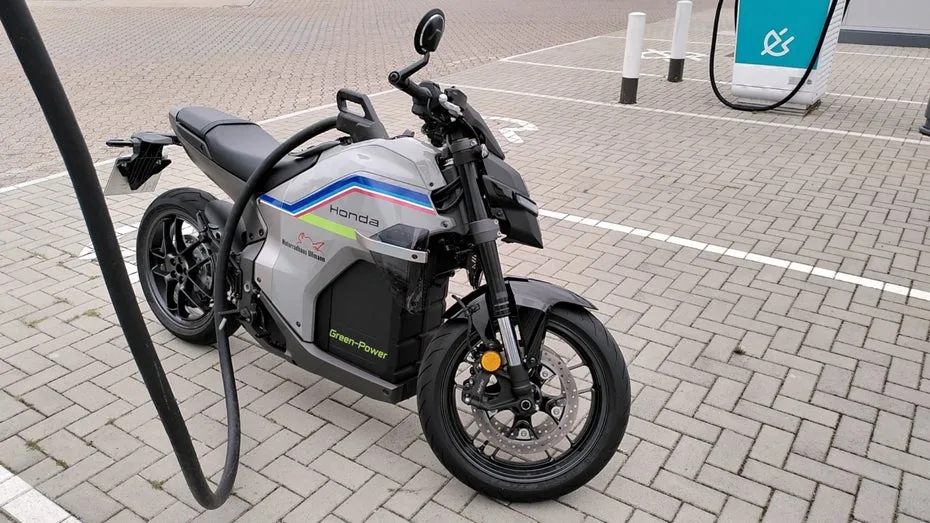 Test der Honda WN7: Warum das E-Motorrad ein 15.000-Euro-Preisschild und drei Nachteile hat