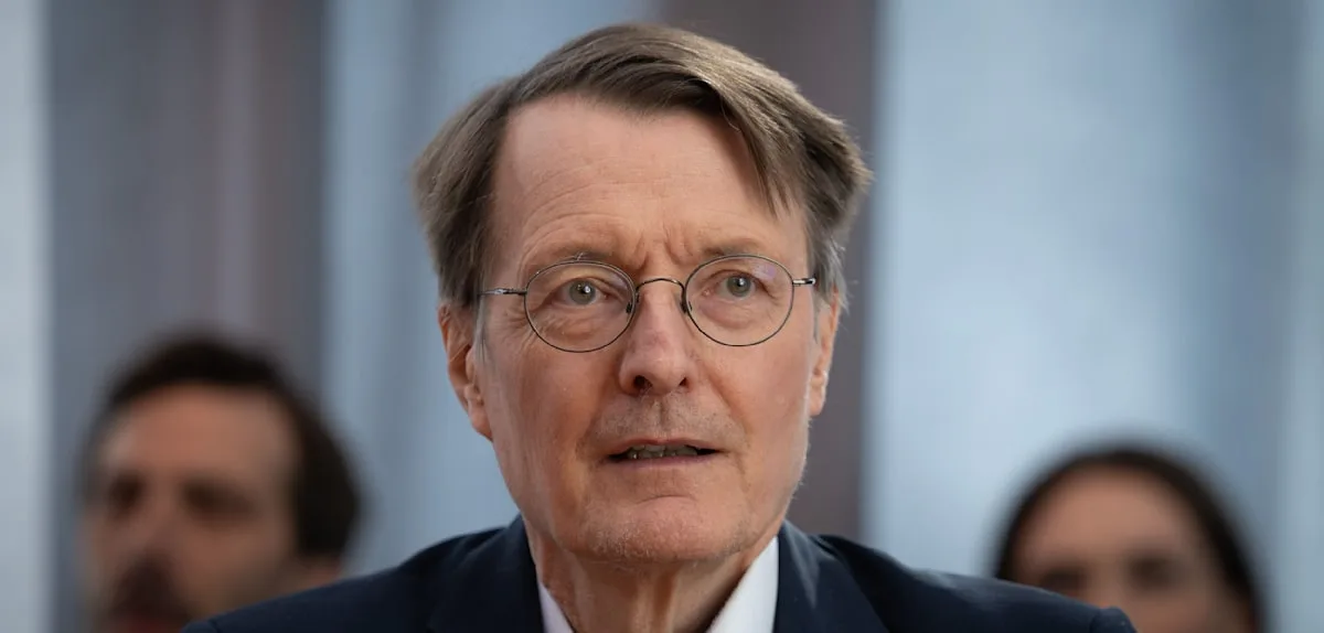 „Wenn die Union wackelt in der Frage der Brandmauer, dann kommt der Untergang“, sagt Lauterbach