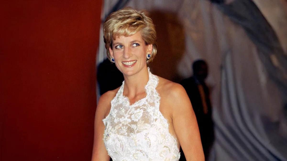 Por qué los looks de Diana de Gales siguen triunfando tres décadas después: "Su armario parece estar protegido por una cápsula del tiempo"