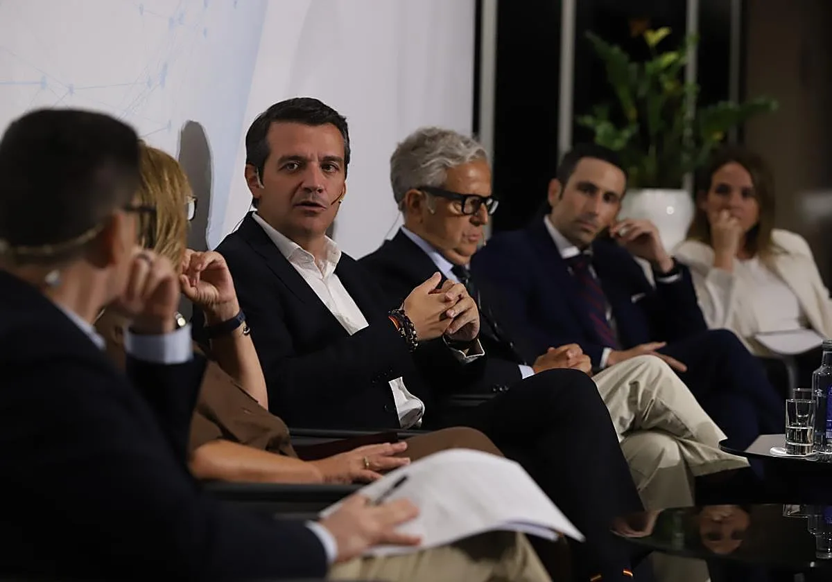 El alcalde de Córdoba espera que el aeropuerto cuente con nuevos destinos en 2027