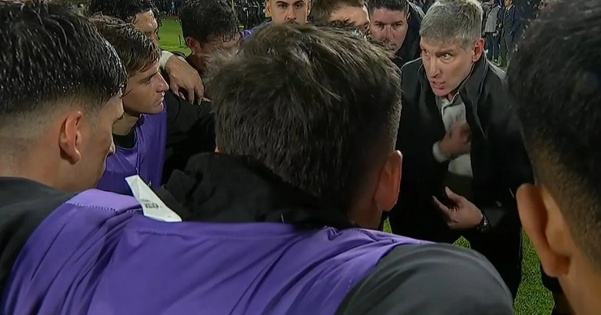 La emotiva arenga de Palermo antes de los penales que clasificaron a Platense: "Con el corazón..."