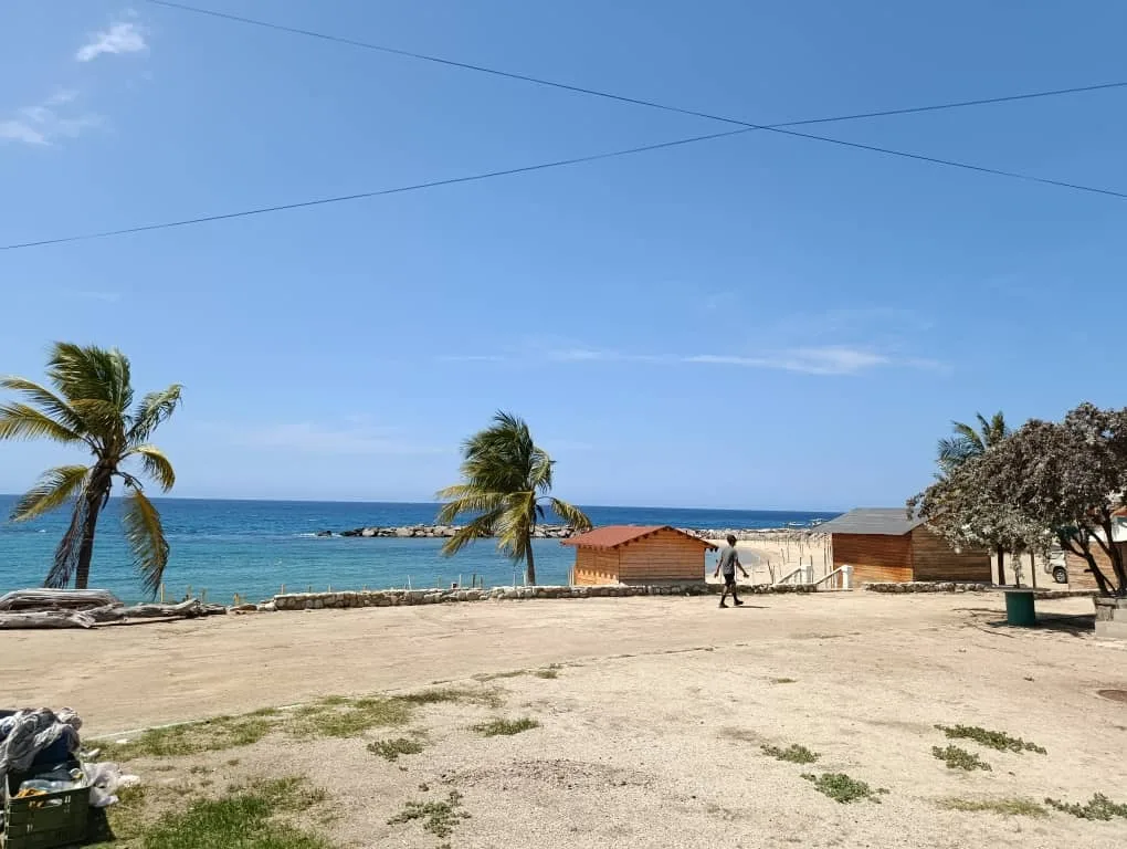 Cámara de Comercio de La Guaira propone un plan piloto de reapertura de playas que comience en Macuto