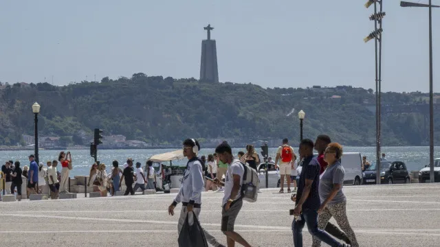 Proveitos totais do alojamento turístico sobem 5% no 2.º trimestre