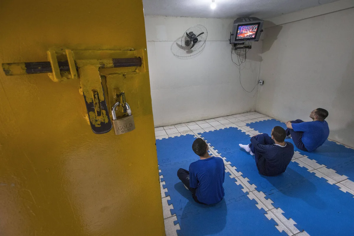 Redução da maioridade penal tem apoio de 89% dos eleitores de Flávio e 70% dos que votam em Lula