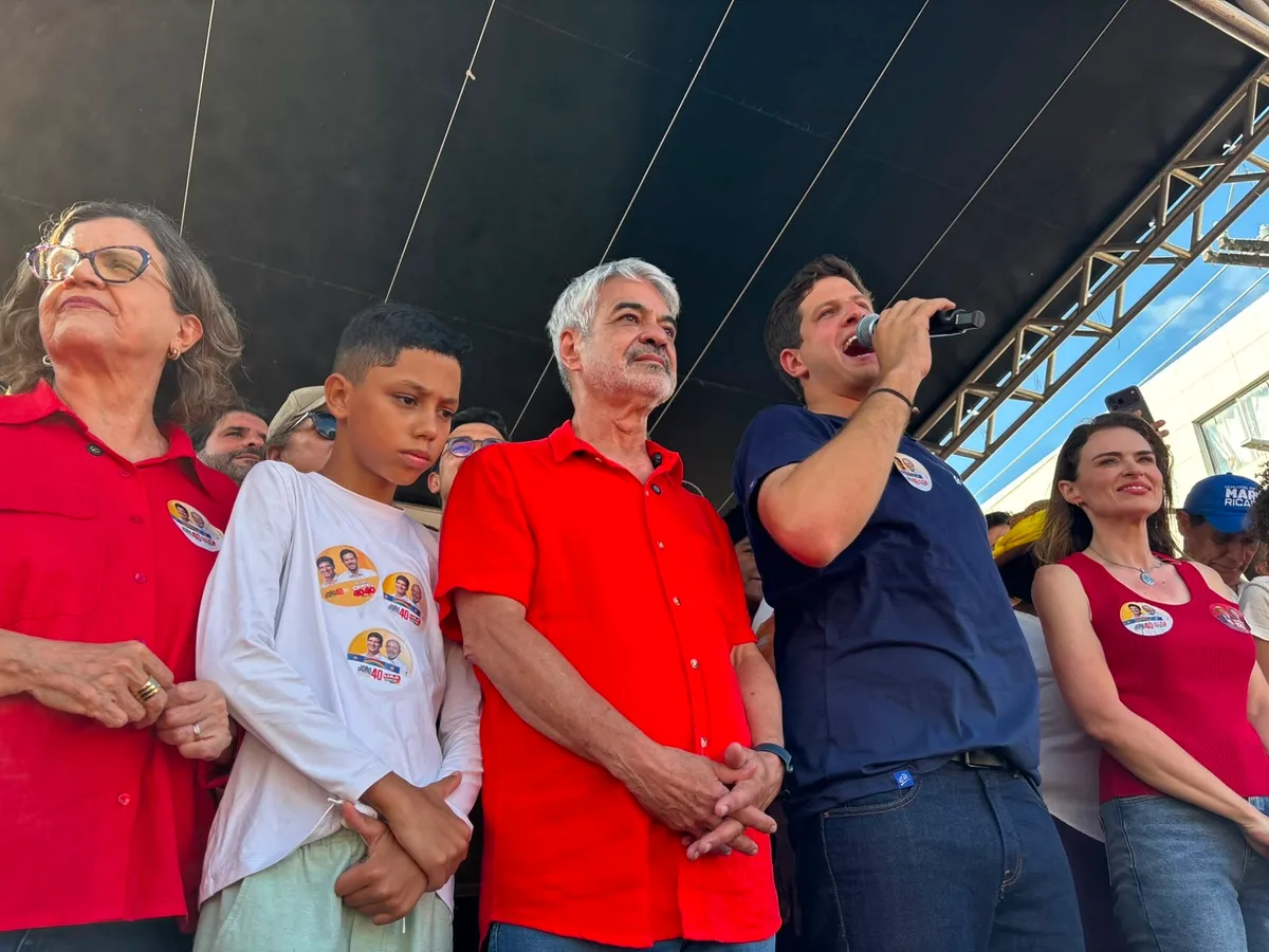 João Campos começa campanha com comício no Recife e promete investimentos na saúde