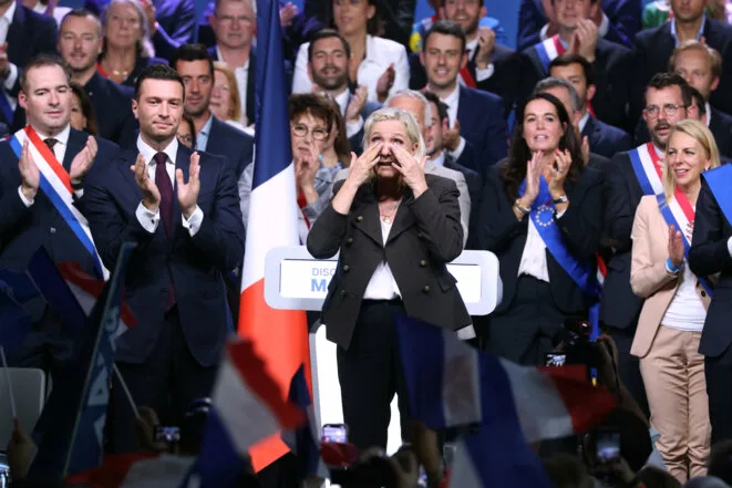 Dans son fief, Marine Le Pen lance sa campagne après deux semaines de cacophonie