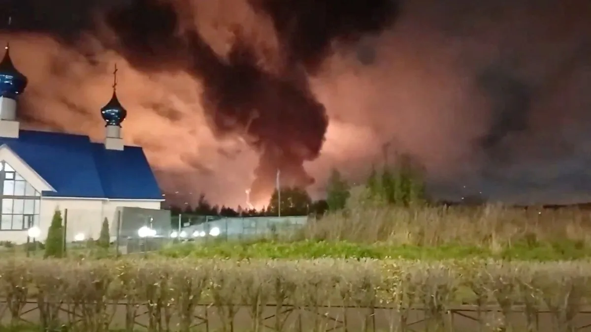 Zelenskyy says US taking Putin's side would be 'historic mistake' - as Russian oil sites attacked