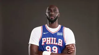 Refuerzo de altura: Philadelphia 76ers acuerda un contrato de dos vías con Tacko Fall