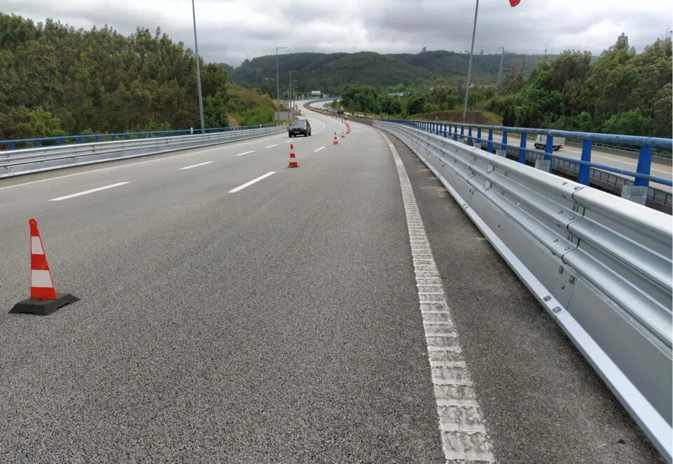 A25/Segurança: Ascendi reforça sinalização e dispositivos de proteção para prevenir acidentes no nó de Albergaria