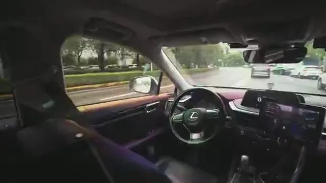 Carros do futuro: repórter testa como é andar em veículo que dirige e estaciona sozinho; VÍDEO