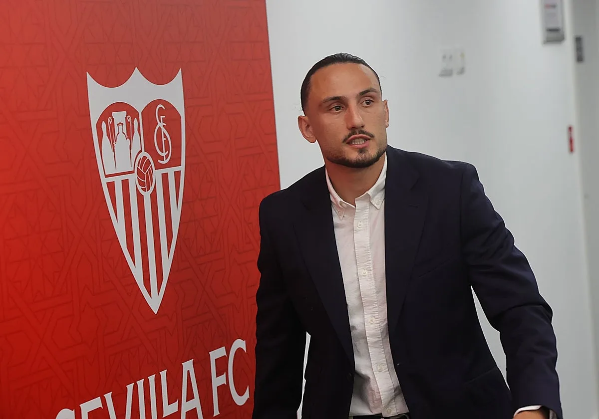 Kochorashvili, presentado como refuerzo del Sevilla FC: «Estoy en el sitio donde me he imaginado muchas veces poder jugar»