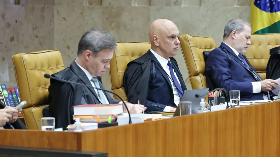 Moraes ataca Mendonça por atuação da PF e investigação do Master